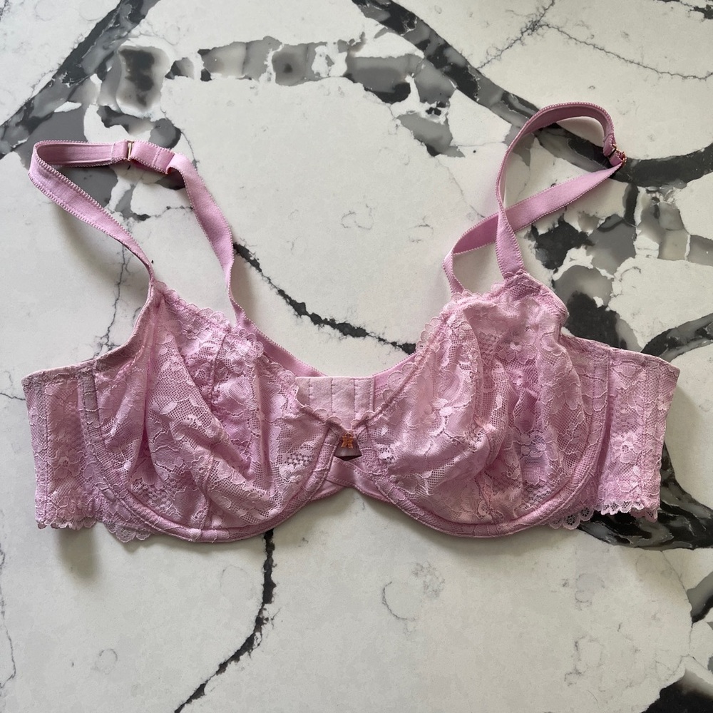 Savage X Fenty Lace Underwire Bra in Light Pink- 40C